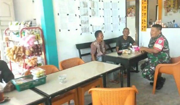 Bangun Karakter dan Cinta Tanah Air, Babinsa Krueng Sabee Berikan Wawasan Kebangsaan kepada Warga