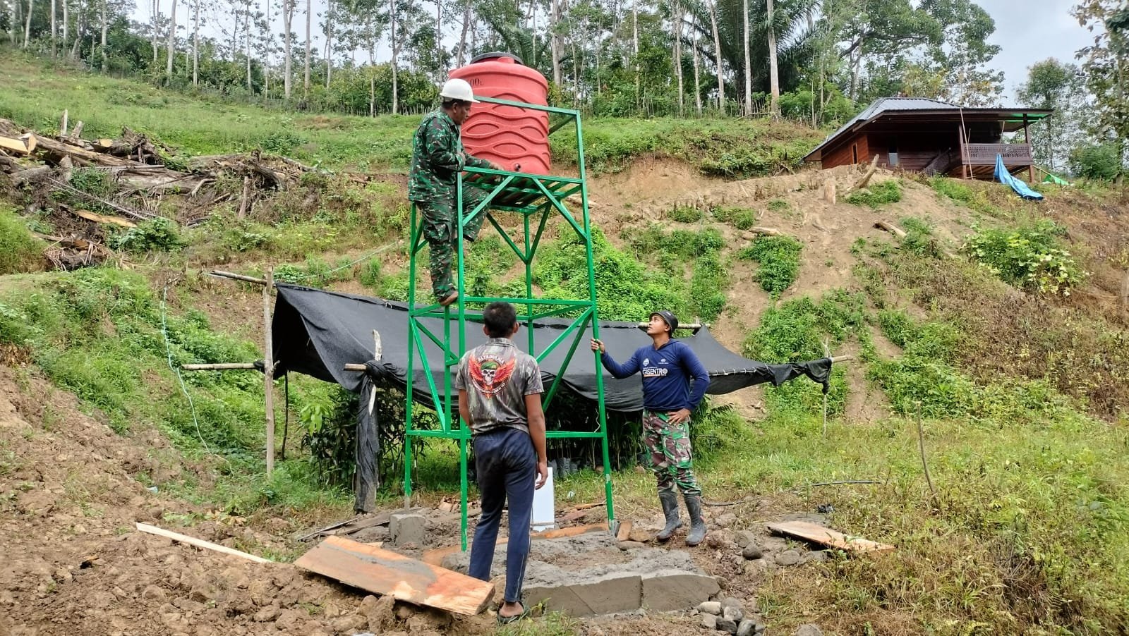 Tower Sumur Bor Pertama di Pattuku Diberi Tandon Air