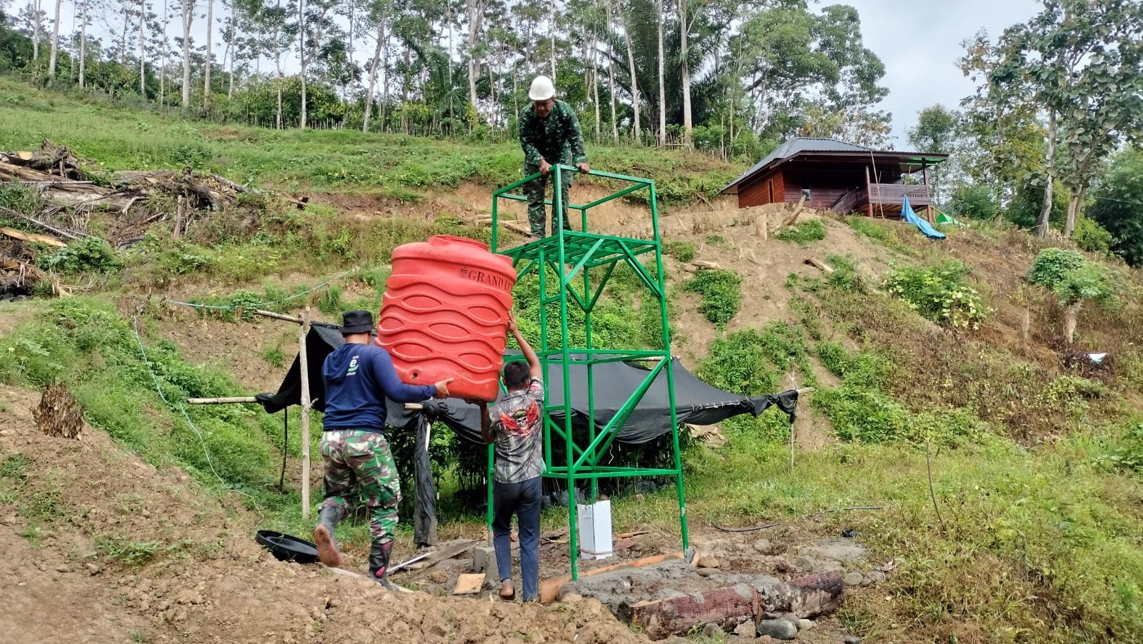 Kehadiran Tandon di Tower Sumur Bor Lengkapi Sistem Air Bersih di Desa Pattuku