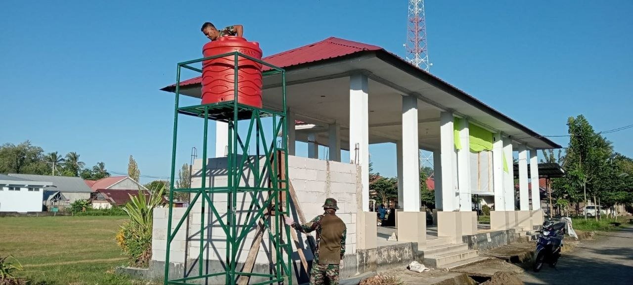 Pendampingan Pelaksanaan Pendirian Kedudukan Tangki Air oleh Satgas TMMD Ke-129 Kodim 1407/Bone