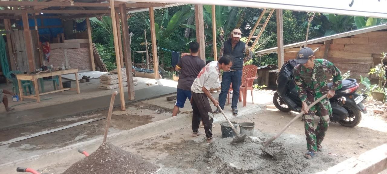 Rehabilitasi RTLH di Bone: Satgas TMMD Kerjakan Pengecoran Lantai Dasar