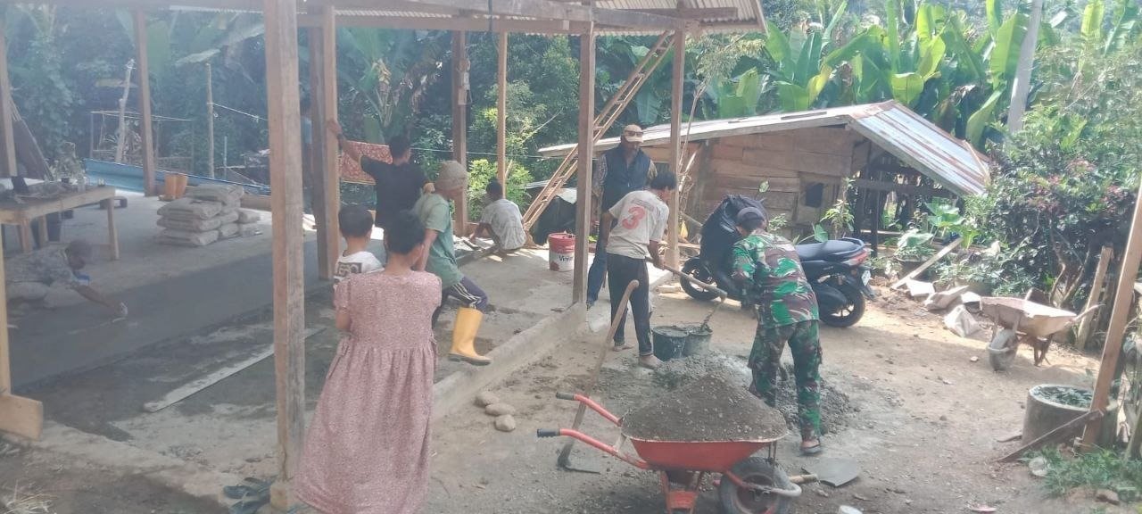 Pendampingan Rehabilitasi RTLH oleh Kodim 1407/Bone di Desa Patukku
