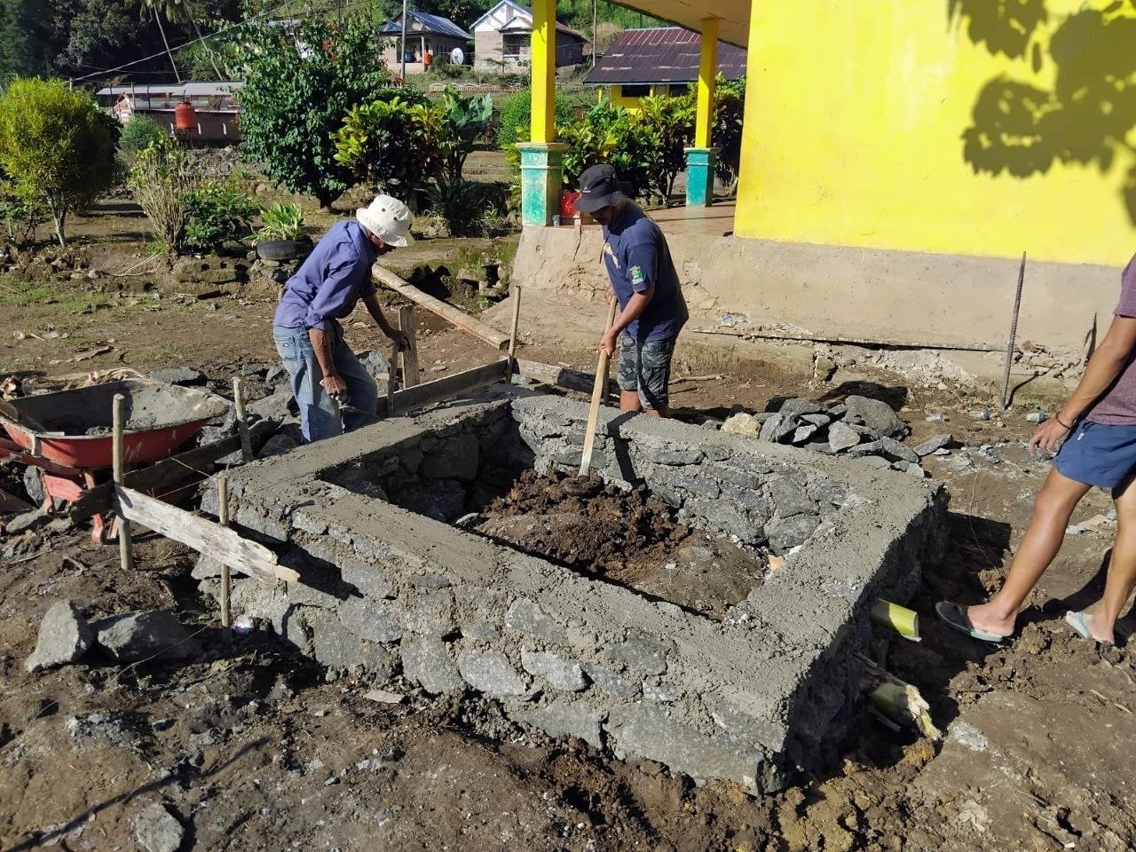 TMMD Kodim 1407/Bone Fokus Pembangunan Pondasi Jambanisasi di Desa Langi Bontocani