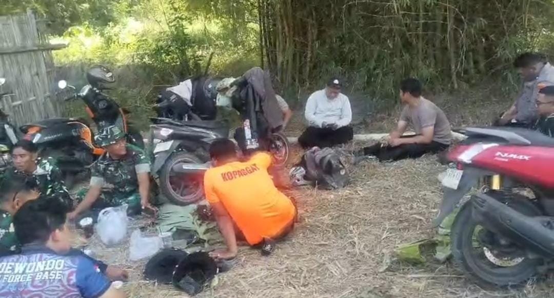 Pendampingan Satgas TMMD pada Waktu Istirahat di Lokasi TMMD Reguler ke-129