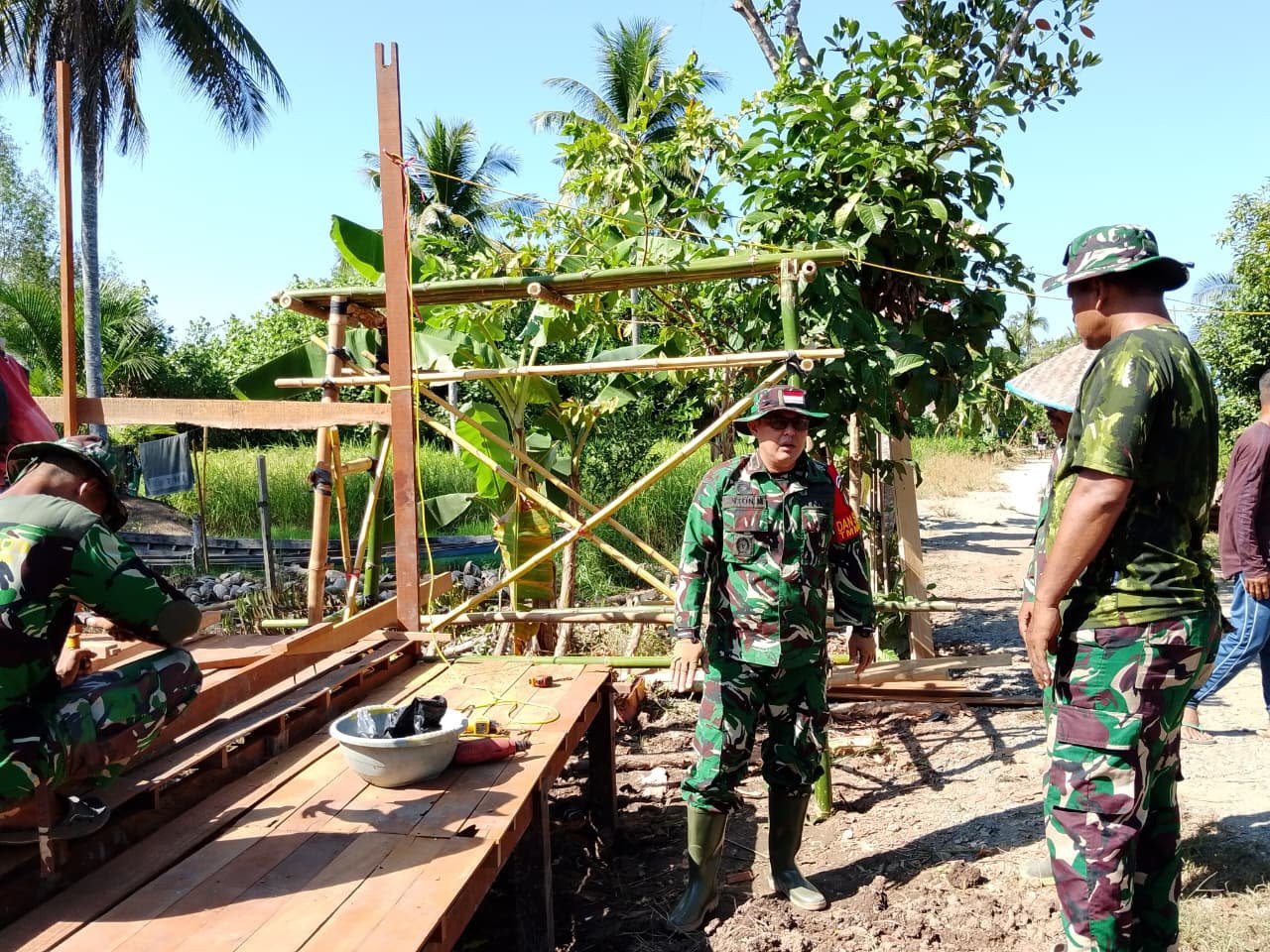 Perwujudan Pemberdayaan Masyarakat oleh TNI melalui Program TMMD Ke-129 di Desa Tamban Bangun