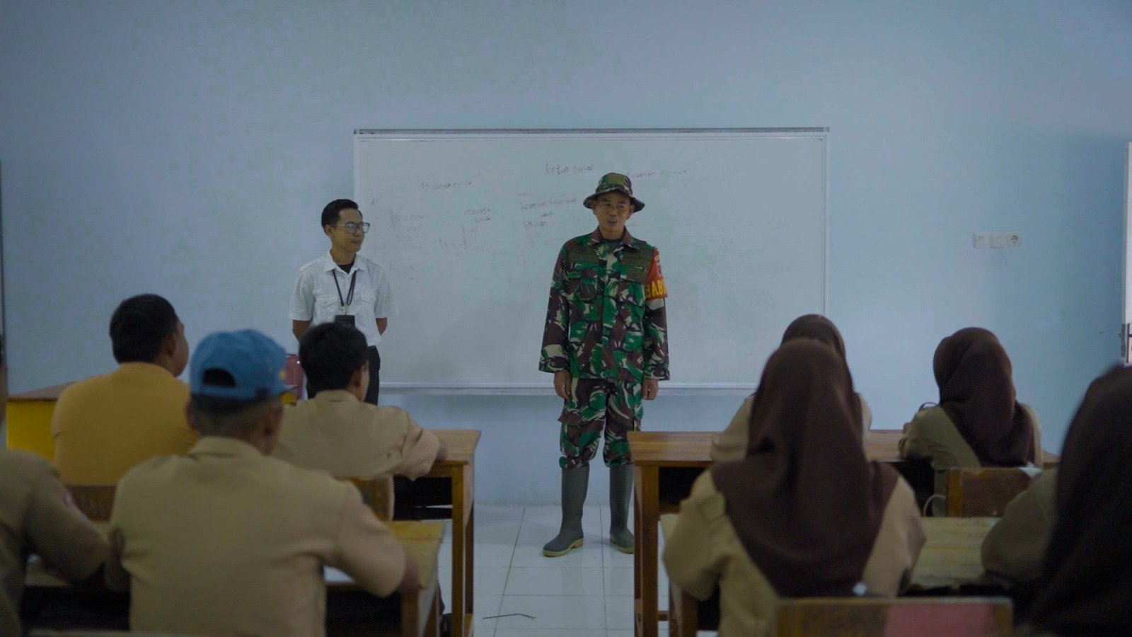 Peran TMMD dalam Ketahanan Wilayah Terpadu melalui Materi di MPLS SMA Patukku