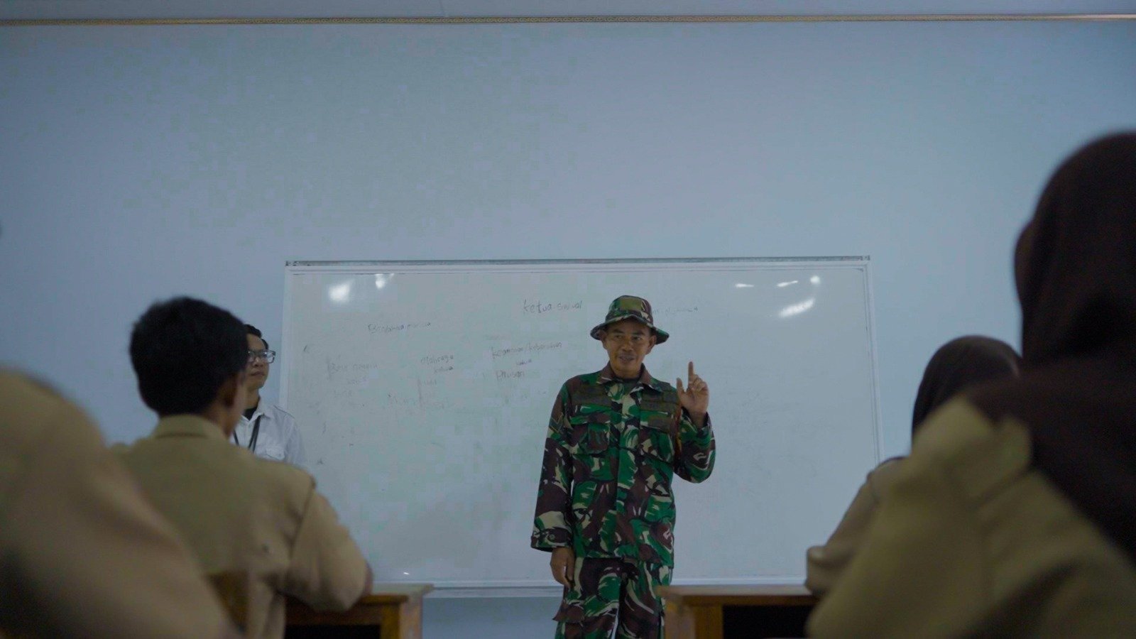 MPLS di SMA Patukku Sambut Materi Wawasan Kebangsaan dari Sertu Ahmad Riyadi