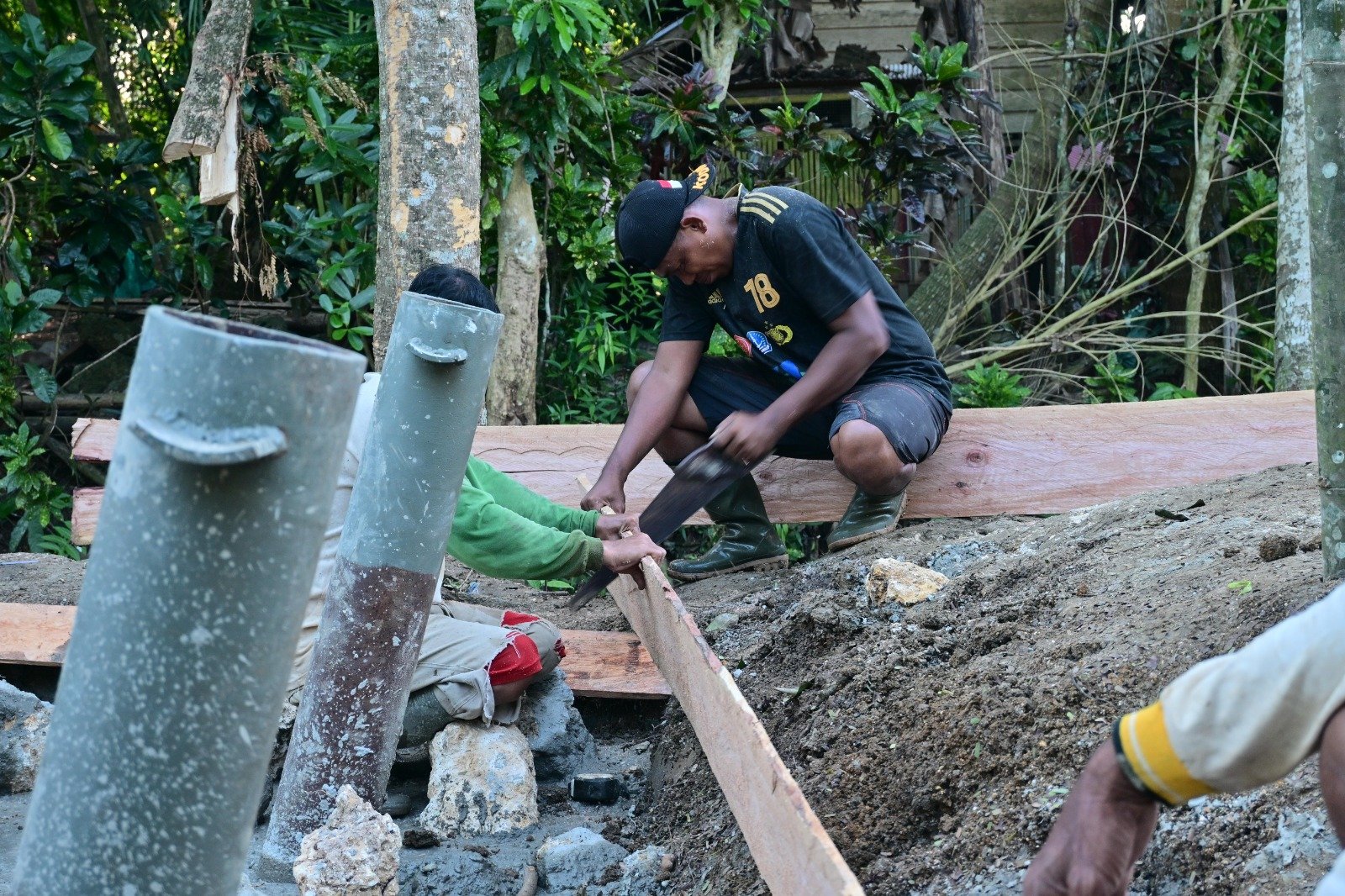 TMMD Ke-129 Kodim 1407/Bone: Pembangunan Jembatan Gantung yang Dipimpin Dan SSK Letda Inf Rahman