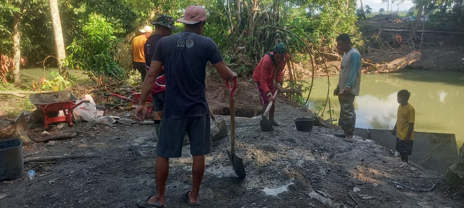 Kodim 1407/Bone Mulai Gali Pondasi Jembatan Gantung di Desa Taddang Palie