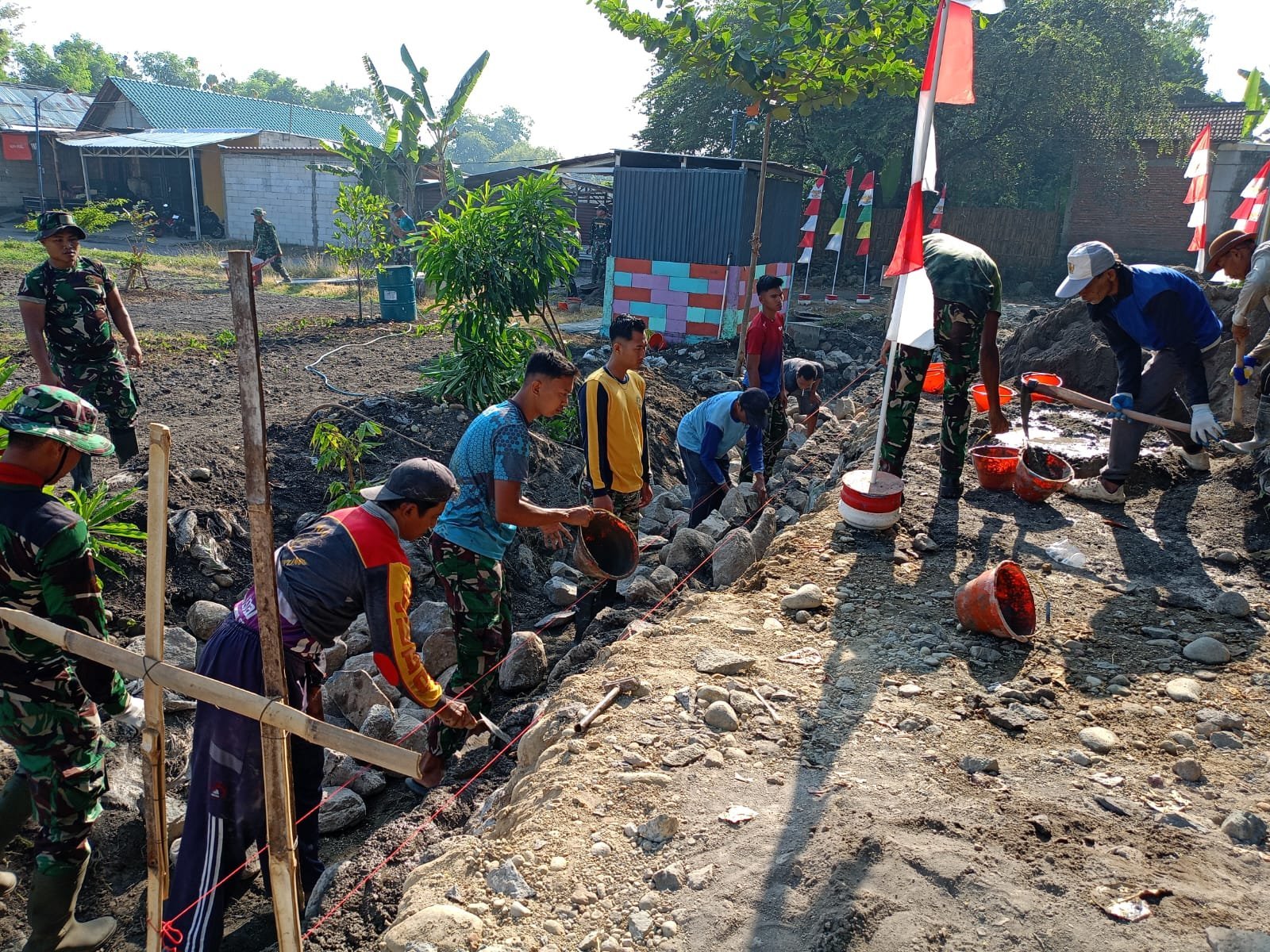 Pelaksanaan TMMD Reguler Kodim 0726/Sukoharjo Genjot Talud untuk Cegah Longsor di Parangjoro