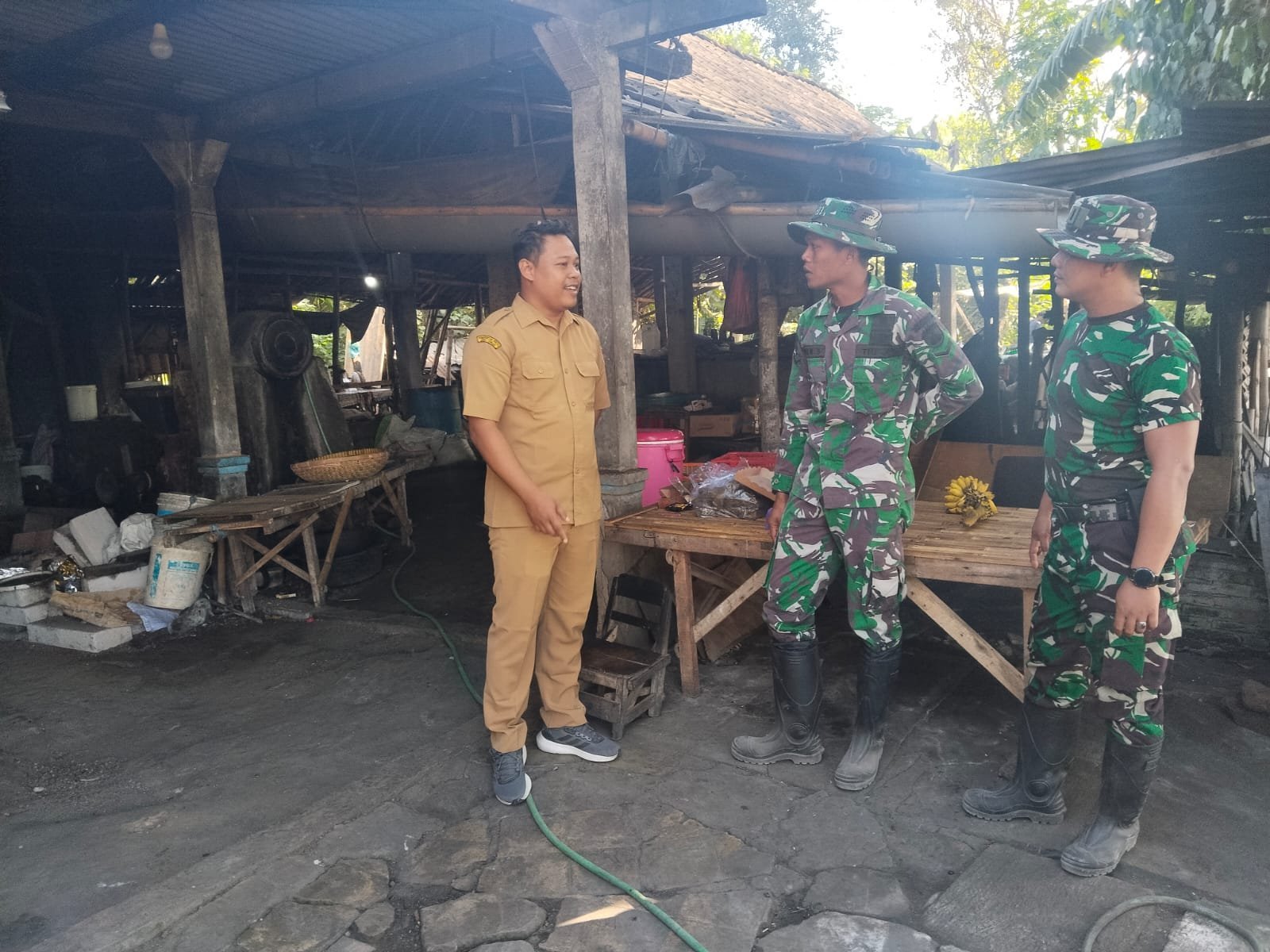 Pendampingan pada TMMD Reguler Ke-129 Kodim 0726/Sukoharjo di Desa Parangjoro Lebih dari Fisik