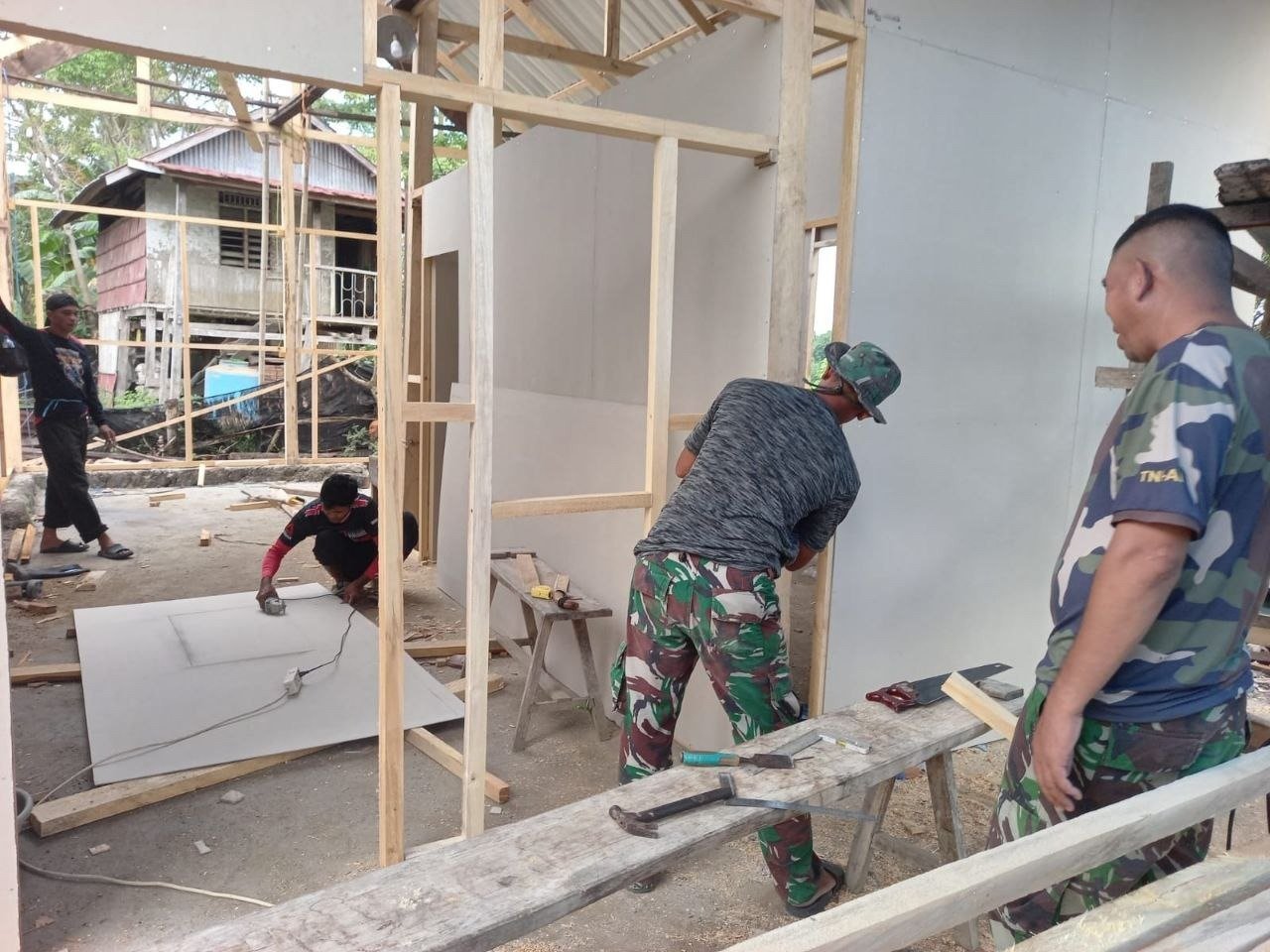 TMMD Ke-129 Kodim 1407/Bone Mulai Rehabilitasi Rumah Tidak Layak Huni di Tunreng Tellue