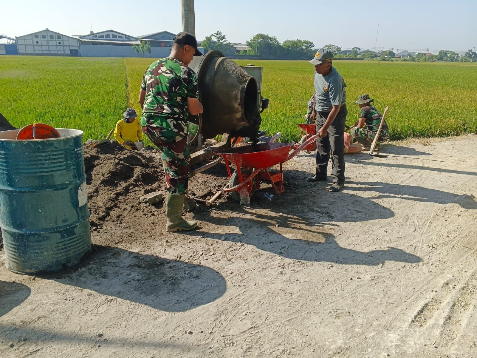 Peran Satgas TMMD ke-129 Kodim 0726/Sukoharjo dalam Pembangunan Fisik Desa Parangjoro