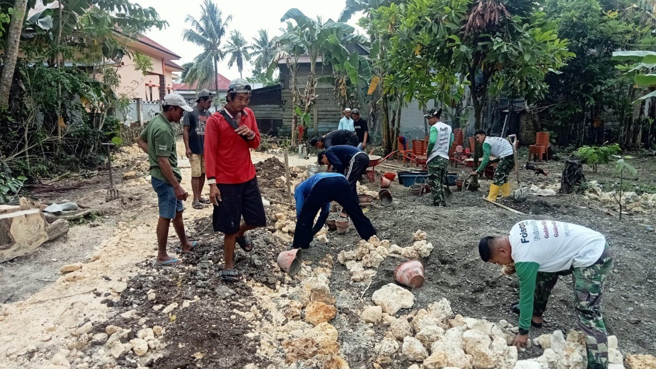 Pengecoran Jalan di Kecamatan Sibulue Dikerjakan untuk Menghubungkan Jembatan Gantung