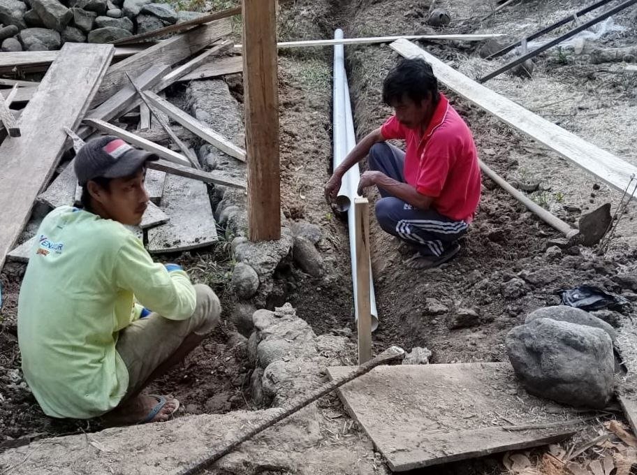 Pemasangan Pipa Buang WC Jadi Fokus Pekerjaan Rehabilitasi di Bontocani