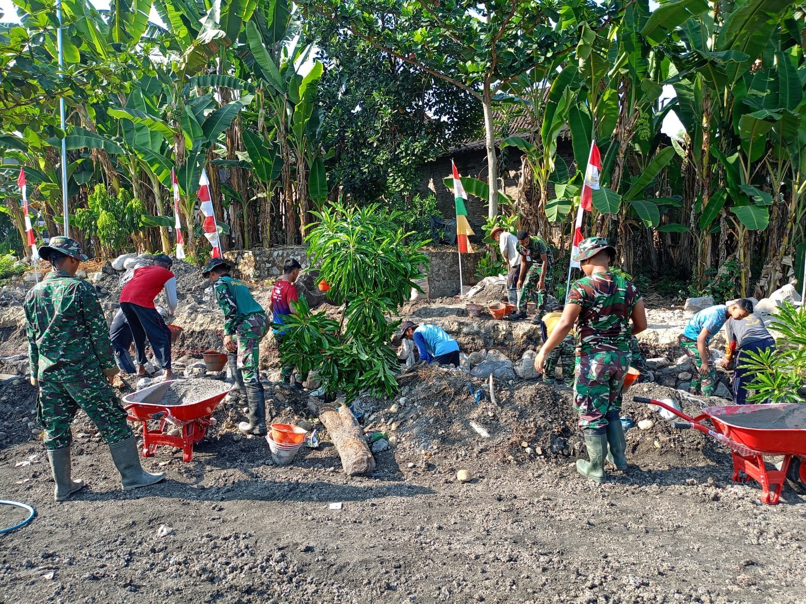 Peningkatan Infrastruktur Desa Parangjoro: Dinding Penahan Tanah Hasil TMMD