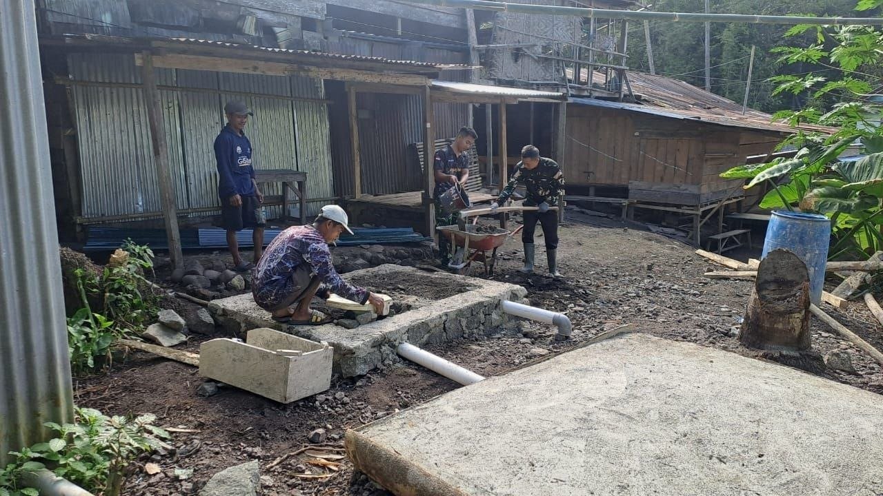 Satgas TMMD Ke-129 Kodim 1407/Bone Hadirkan Jambanisasi/MCK di Pasar Desa Langi untuk Kesehatan Publik