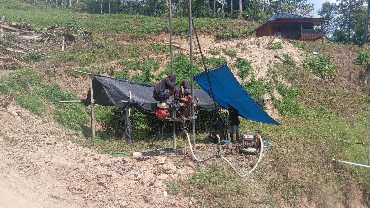 TMMD Ke-129: Gotong Royong Satgas dan Masyarakat Percepat Sumur Bor di Dusun Samaenre
