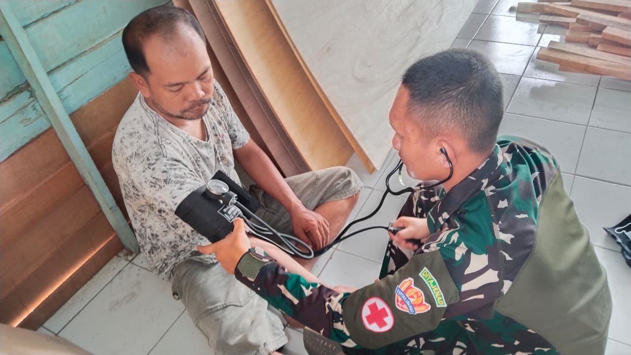 Pelayanan Kesehatan TMMD Kodim 1005/Barito Kuala di Tengah Pembangunan Sasaran Fisik