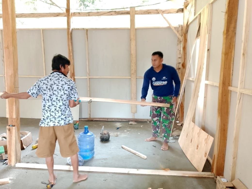 Perbaikan Rumah di Bontocani: Satgas TMMD Bangun Sekat Kamar untuk RTLH Ihwan Baso