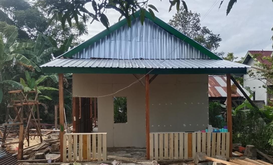 Kisah Harapan di Kelurahan Maroanging Sibulue: Rumah Ibu Santi Direhabilitasi dalam TMMD Ke-129 Kodim 1407/Bone