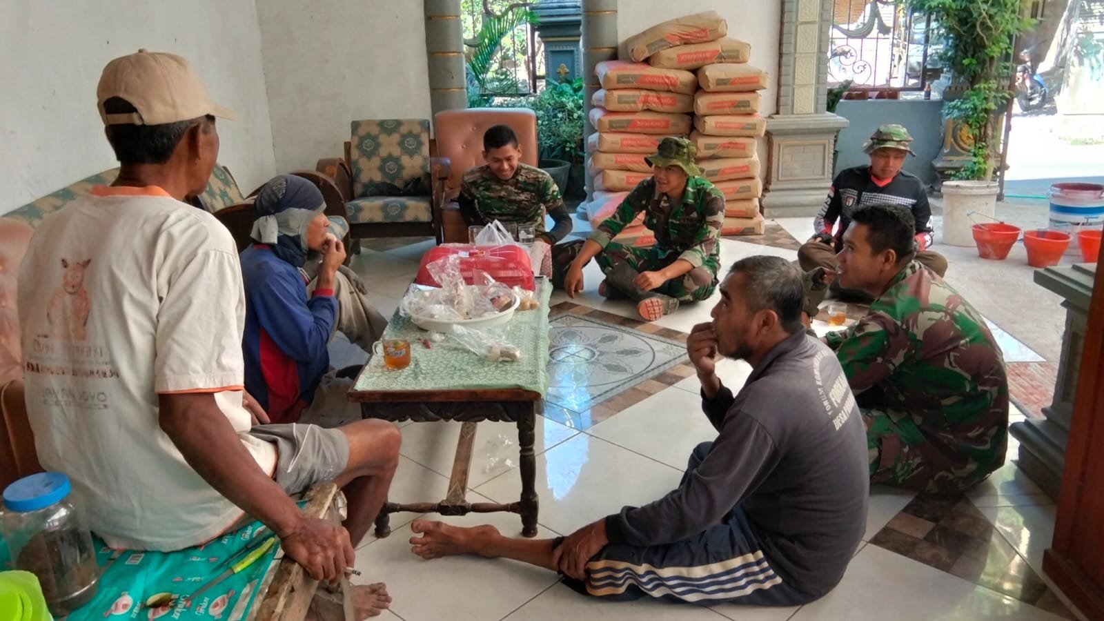 Masyarakat Parangjoro Sambut Satgas TMMD Reguler ke-129 dengan Keakraban di Sukoharjo