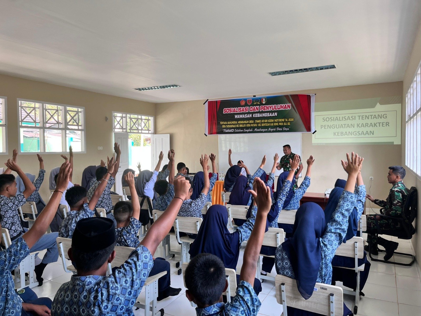 Sasaran Nonfisik TMMD Ke-129 Kodim 1407/Bone Tampilkan Pembekalan Wawasan Kebangsaan kepada Pelajar Bone