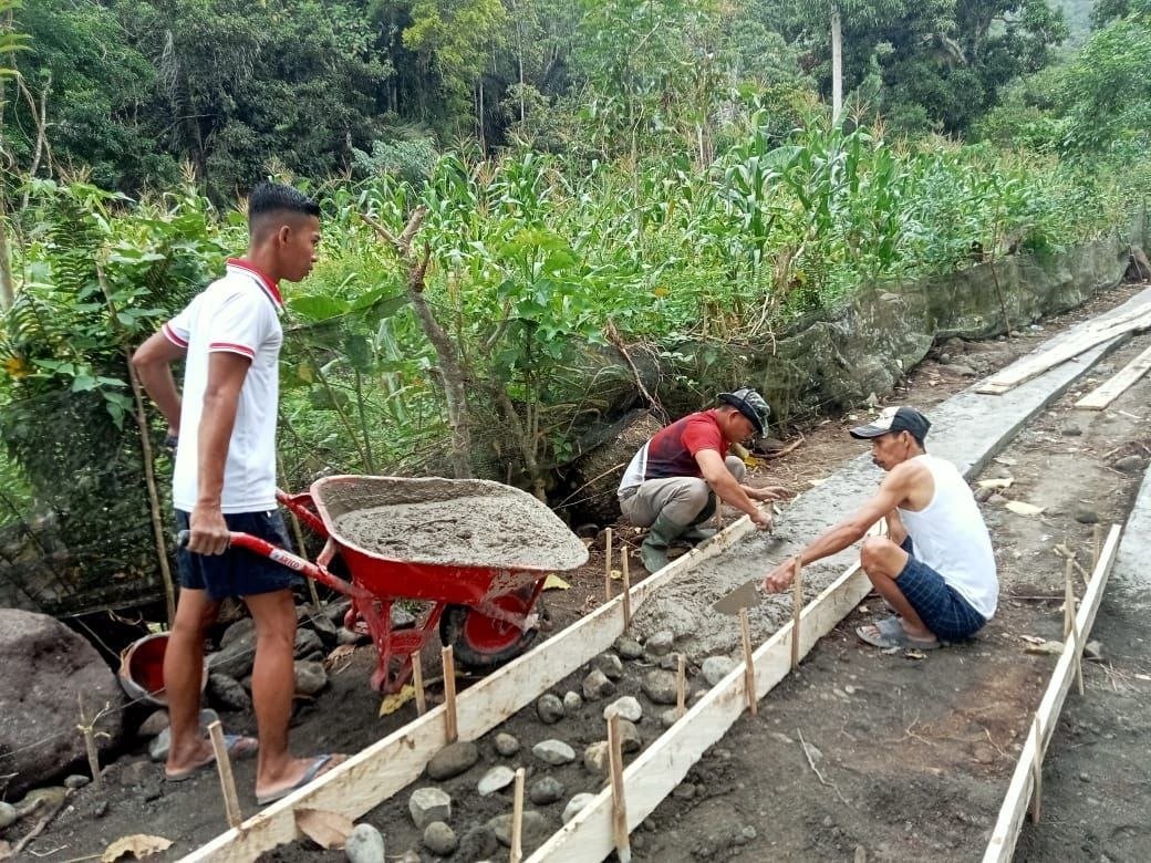TMMD Kodim 1407/Bone Fokus Bangun Rabat Beton Akses Jembatan Gantung Penghubung Dua Dusun