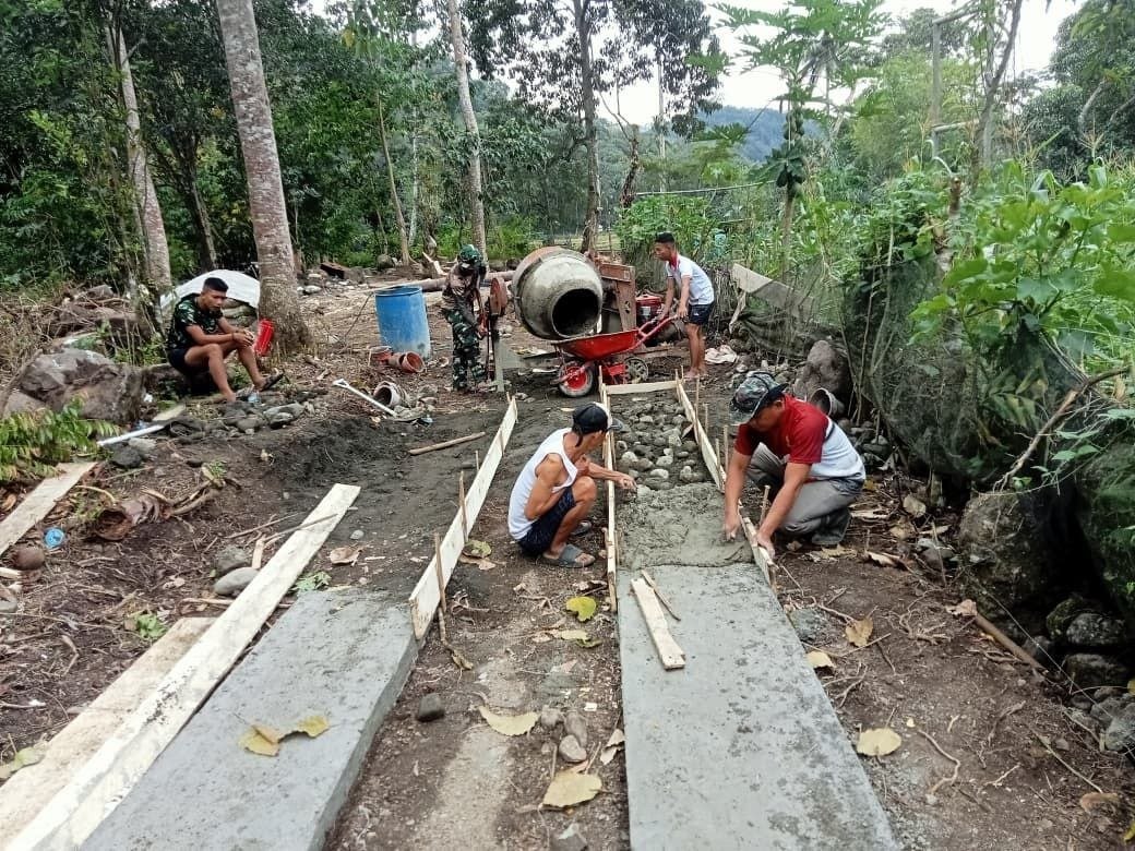 Pembangunan Jalan Rabat Beton oleh TMMD Perkuat Mobilitas Warga Desa Pattuku