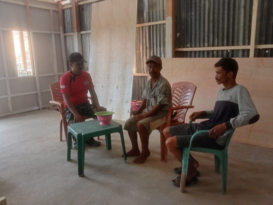 Kegiatan Komsos Satgas TMMD di Desa Pattuku Saat Pembangunan Sasaran TMMD Ke-129 Kodim 1407/Bone Berjalan