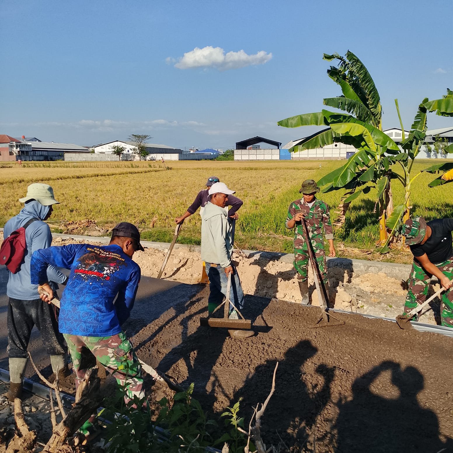 Infrastruktur Desa Parangjoro Diupayakan Melalui Pengecoran Jalan TMMD di Grogol