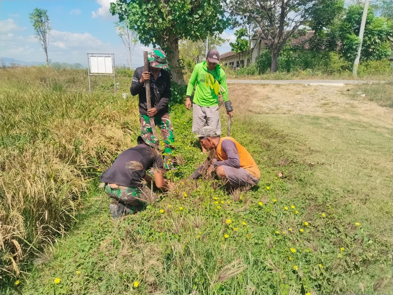 Aksi Penghijauan Jadi Bagian Kegiatan Satgas TMMD Reguler Ke-129 Kodim 0726/Sukoharjo di Parangjoro