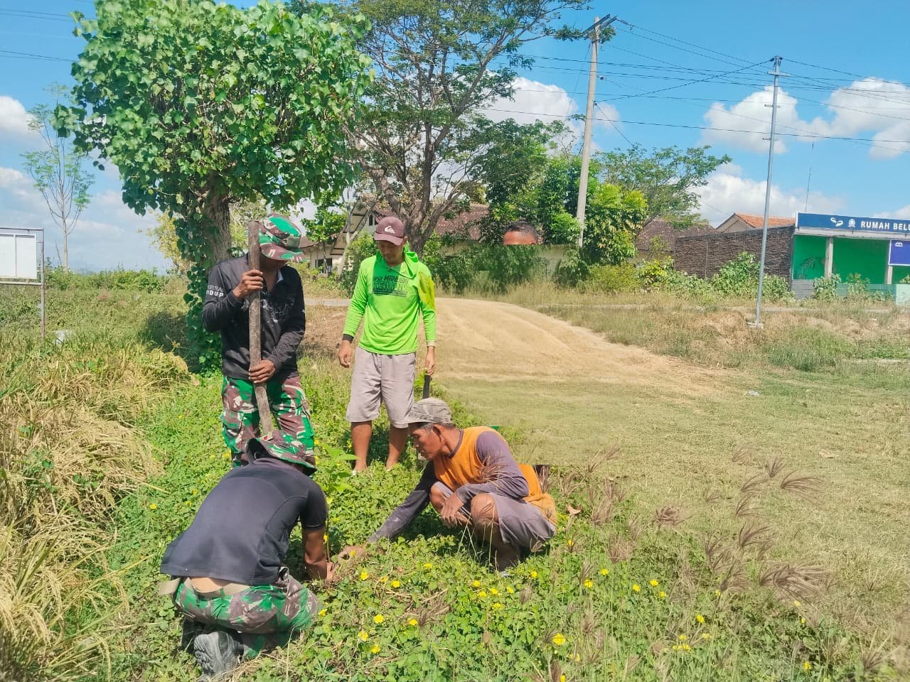 Penguatan Kemanunggalan Lewat Penghijauan di Desa Parangjoro