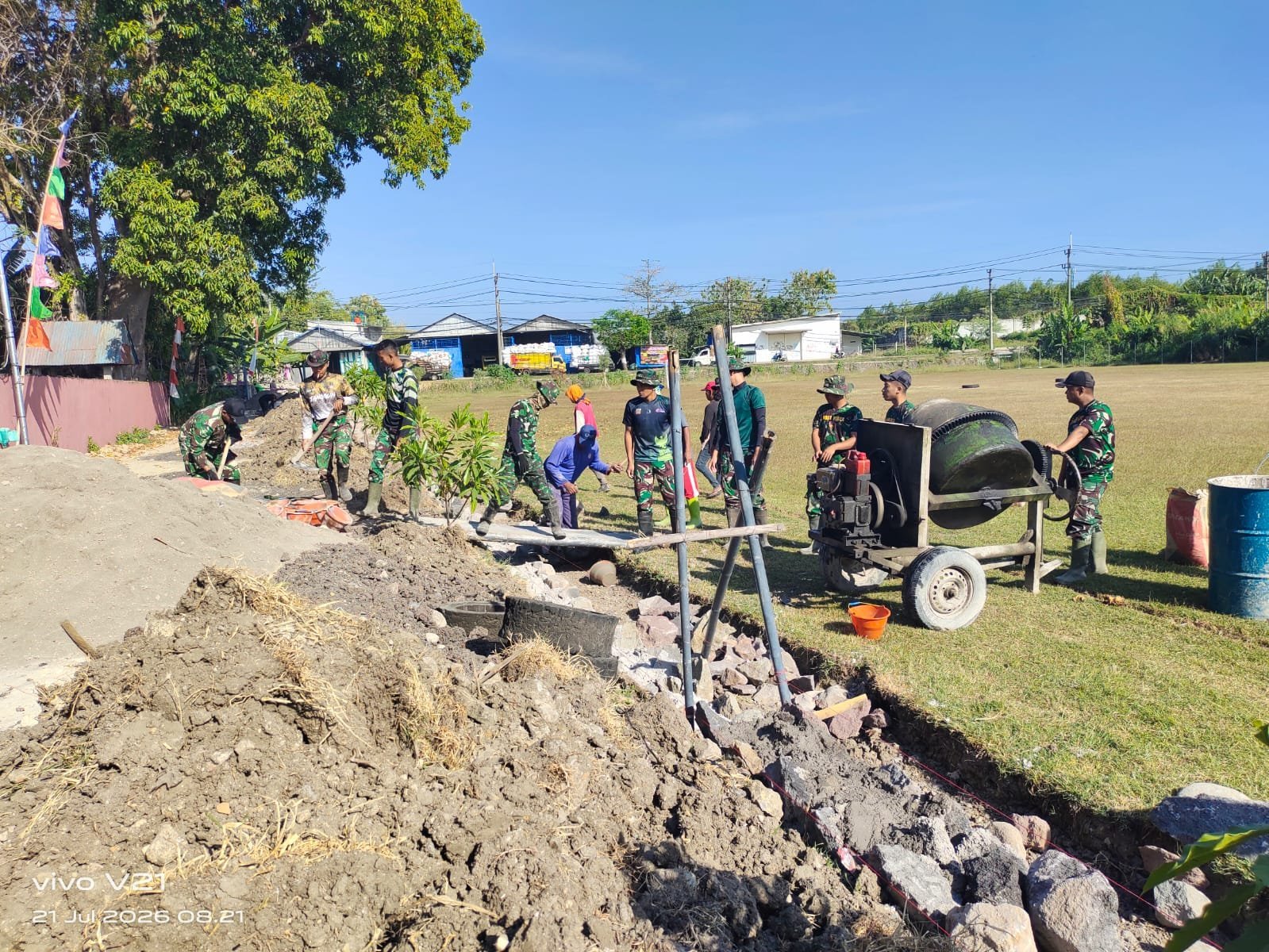 Kegiatan Pembangunan Talud di Desa Parangjoro Dilakukan Bersama Satgas TMMD