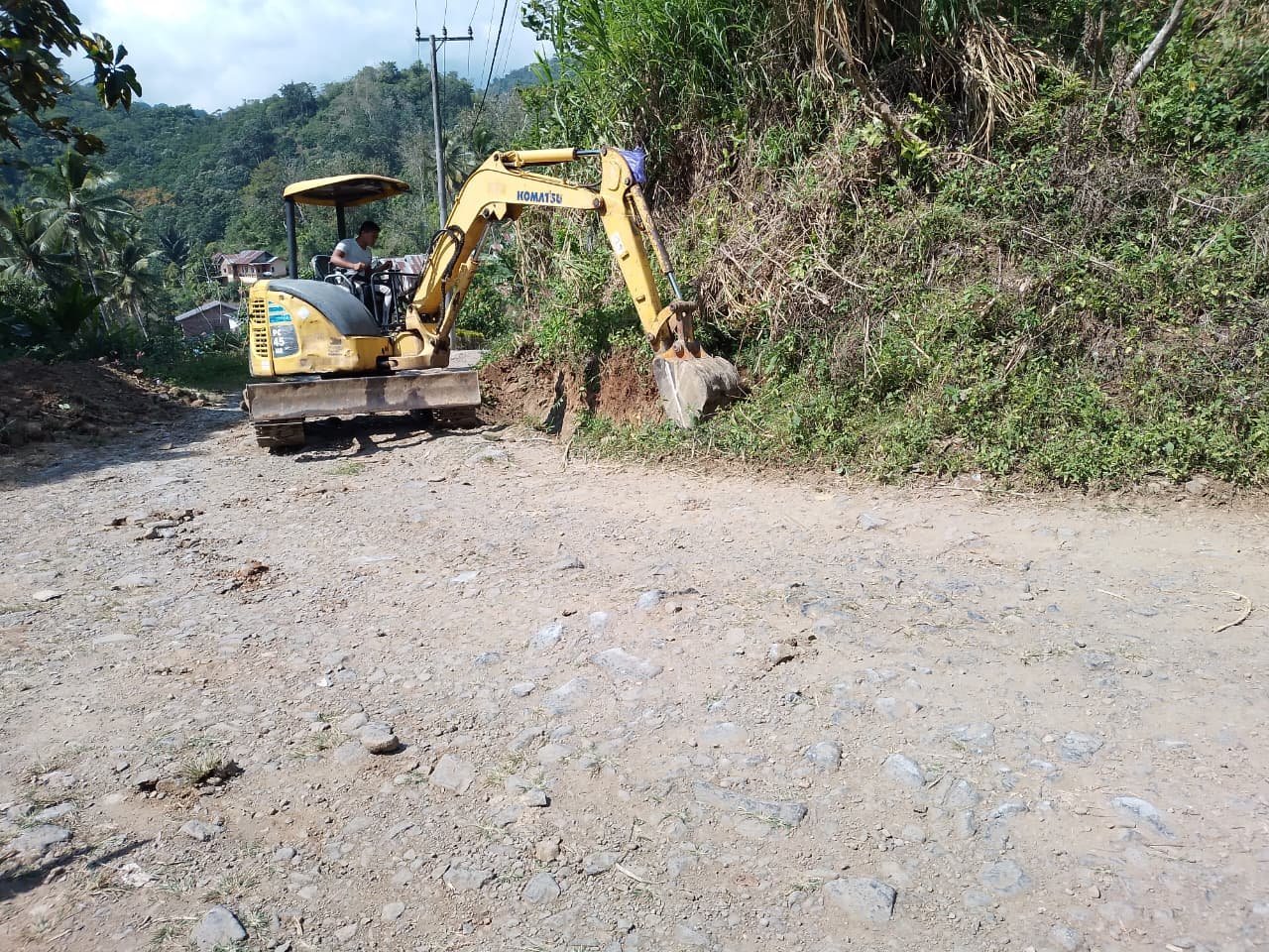 Parit di Sisi Jalan Jadi Fokus Penyempurnaan Akses oleh Satgas TMMD di Desa Patukku