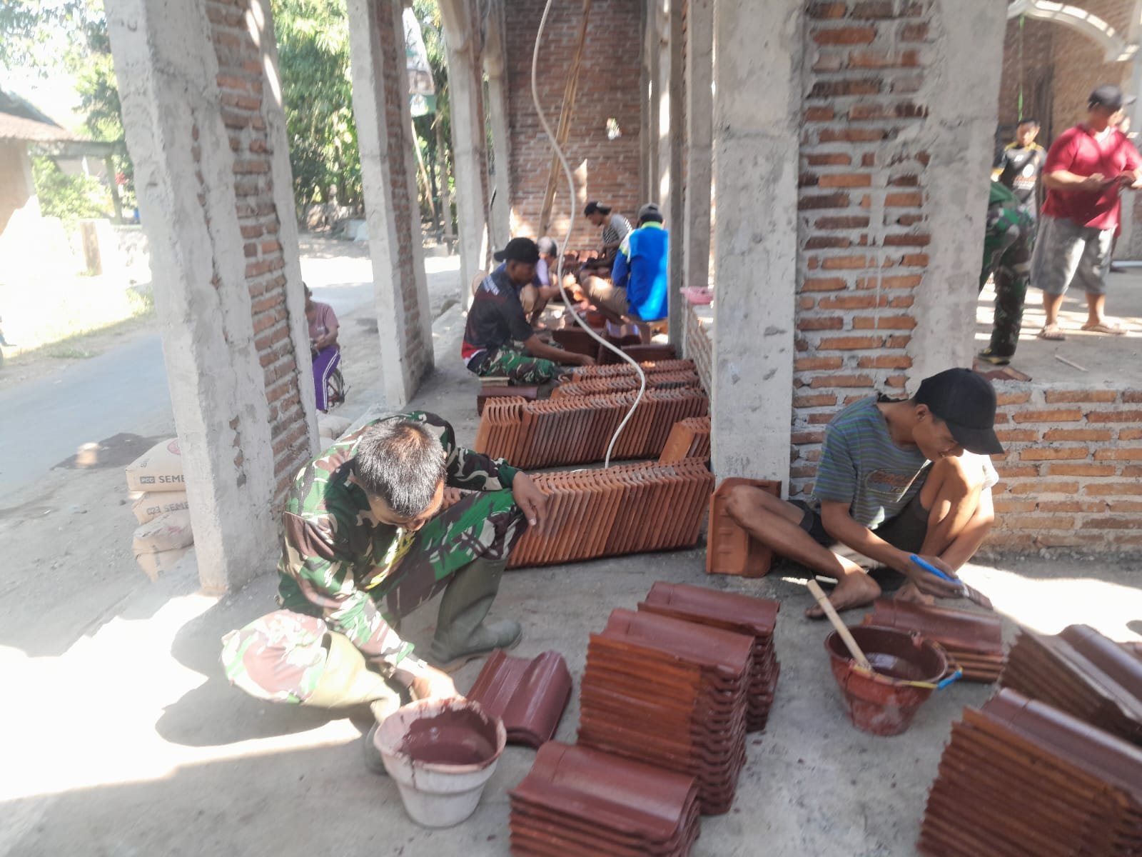 Kodim 0726/Sukoharjo Dorong Penyelesaian Bagian Atap Masjid Al Mubarok