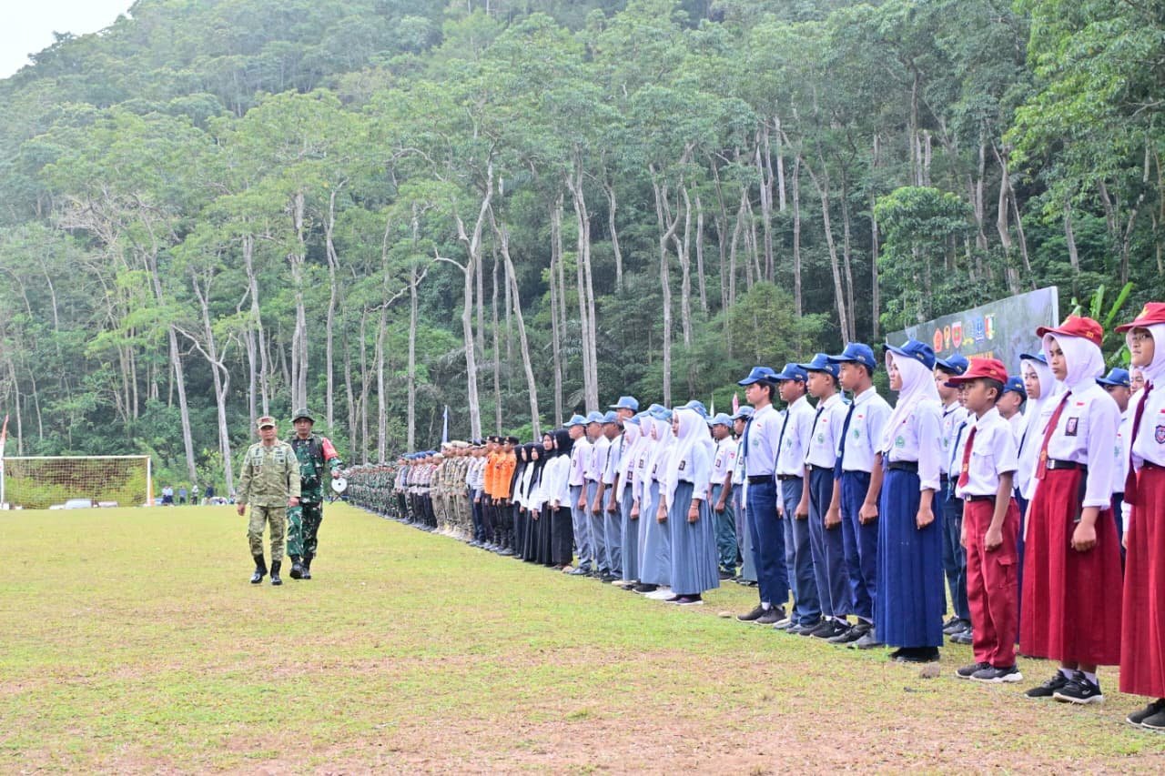 Siswa Sekolah Ramaikan Pembukaan TMMD Ke-129 Kodim 1407/Bone di Bontocani