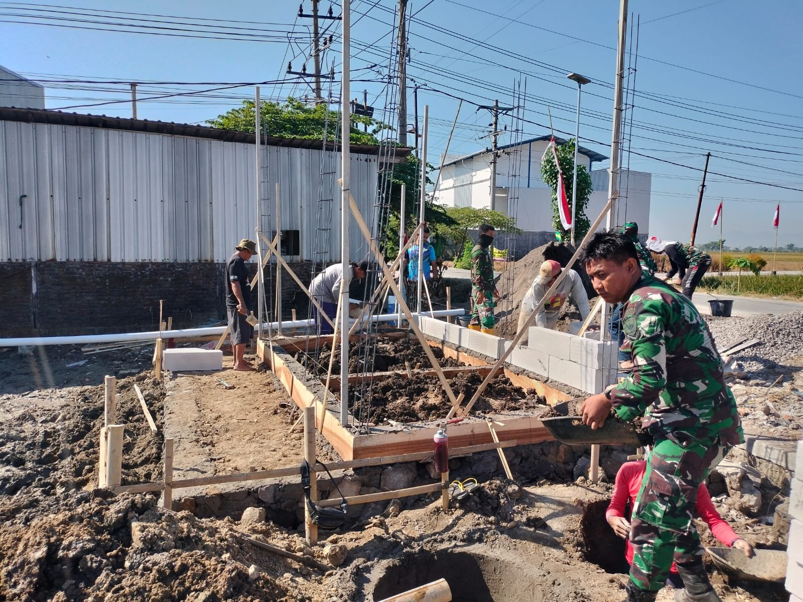 TMMD Reguler ke-129 Bangun Desa Parangjoro