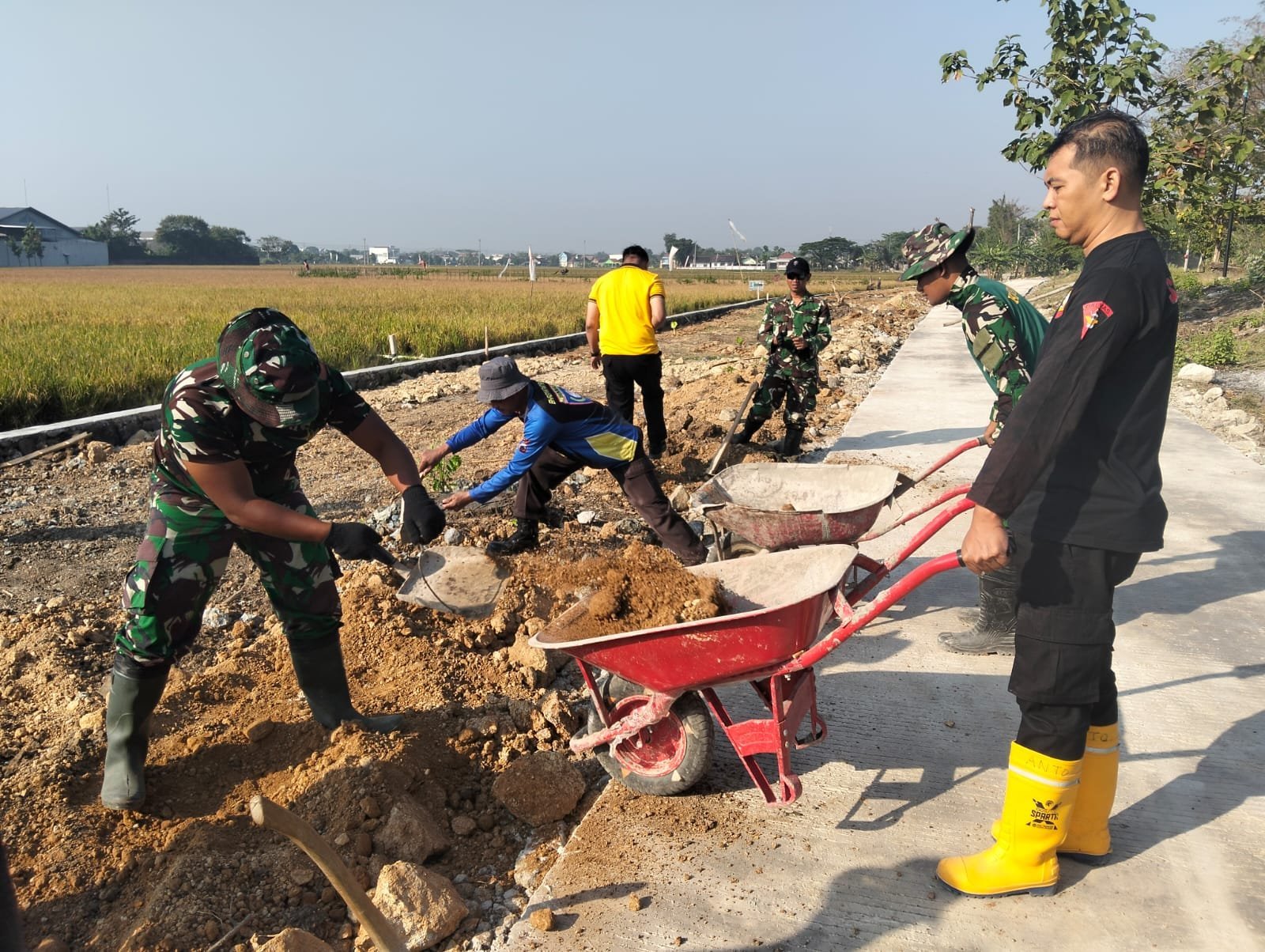 TMMD ke-129 Bantu Wujudkan Jalan Kokoh di Sukoharjo