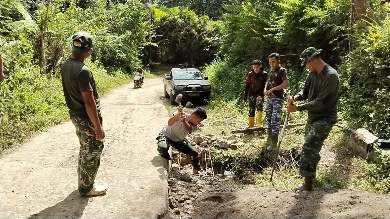 Perbaikan Dekker oleh Satgas TMMD ke-129 di Watangcani