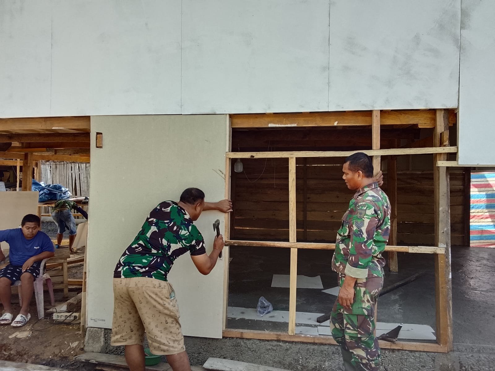 Pembangunan Sekat Kamar Jadi Langkah Awal Rehab Rumah Rosnawati