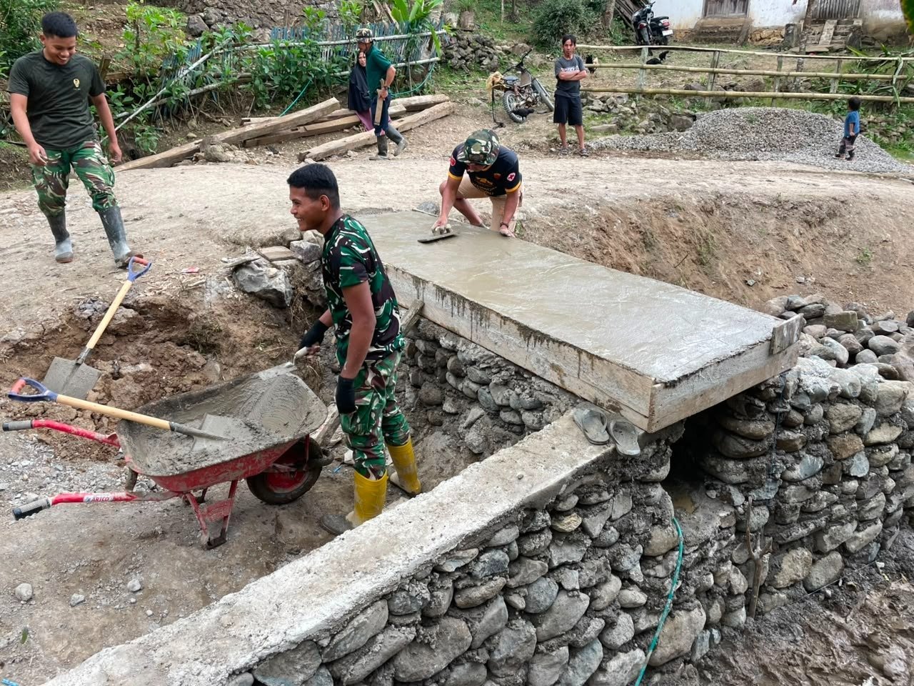 Pengecoran Dekker TMMD ke-129 di Bone Selesai, Warga Kian Mudik ke Lahan
