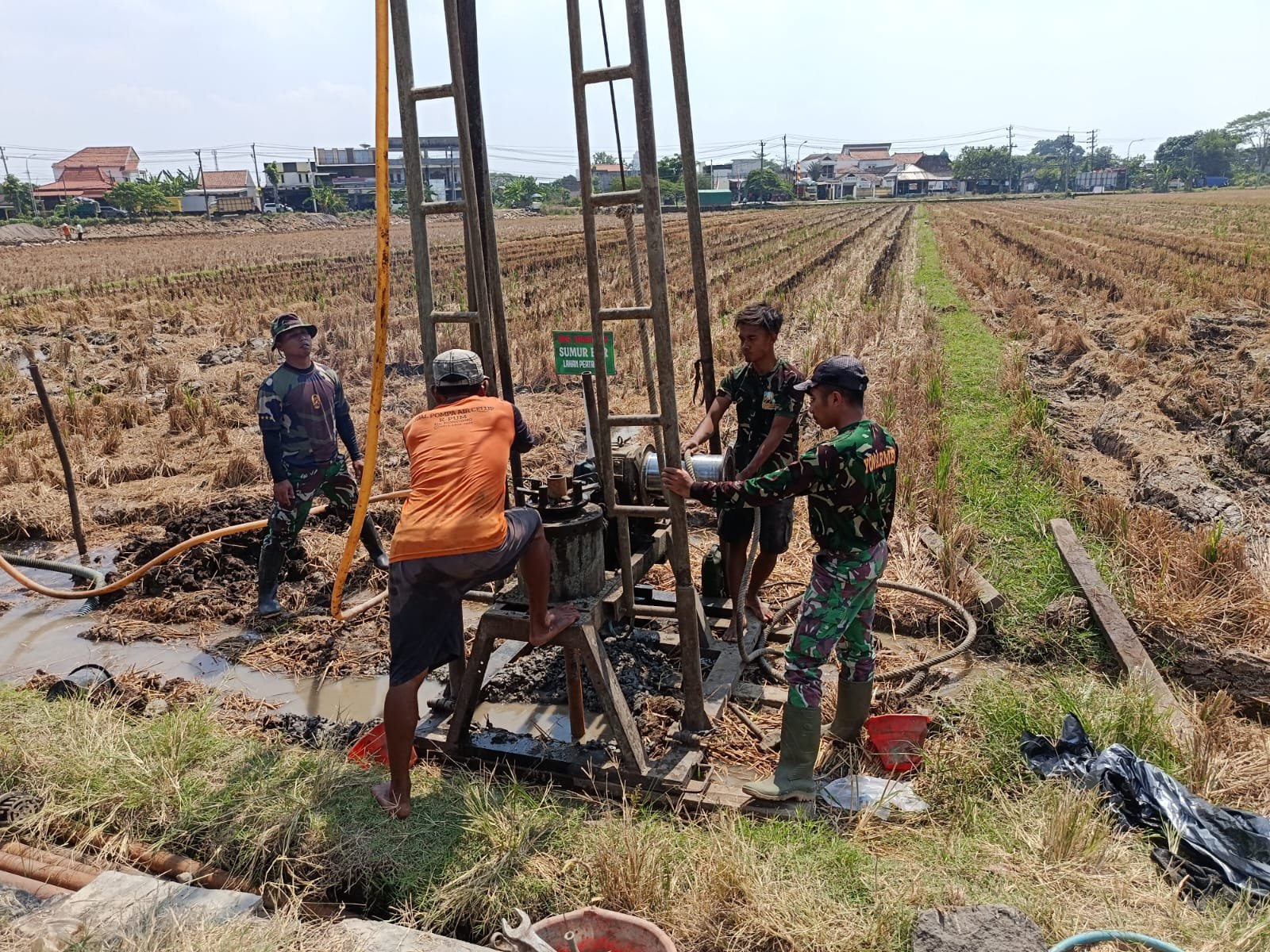Pengeboran Sumur TMMD Perkuat Ketahanan Air di Parangjoro