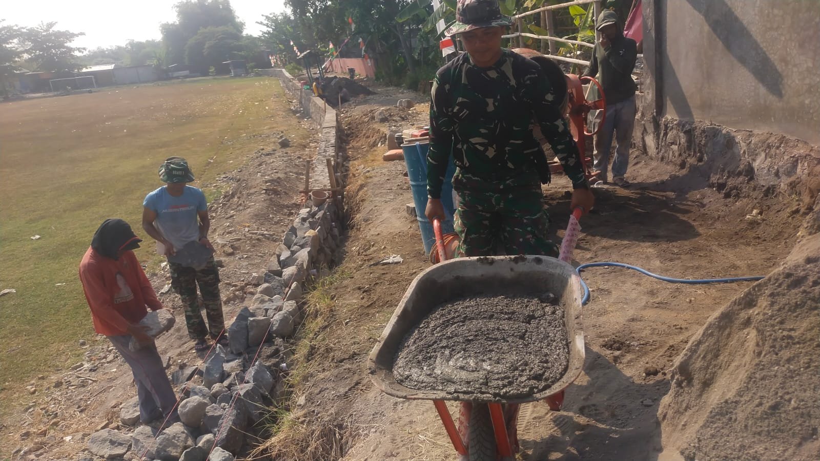Talud Lapangan Parang Joro Dibangun Lewat TMMD Ke-129