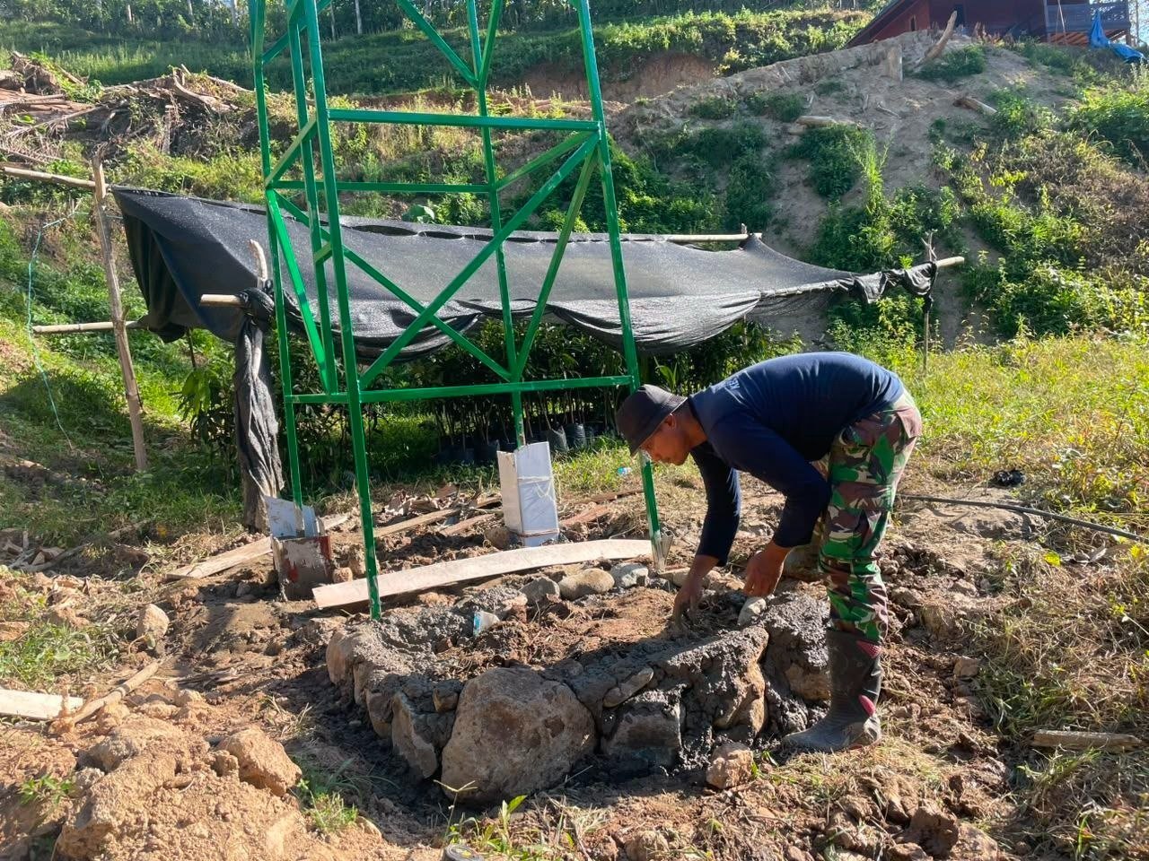 Koramil Bontocani dan Satgas TMMD Cor Pondasi Tower Tandon Air