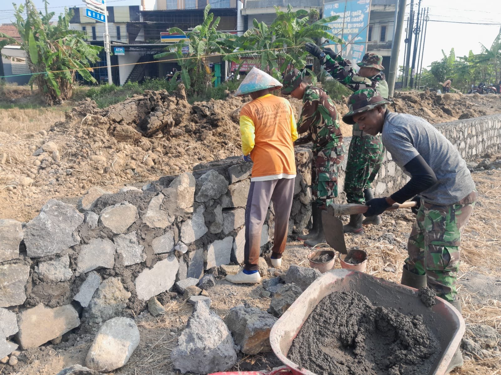 Pembagian Kerja Efektif, TMMD di Parangjoro Berjalan Mulus
