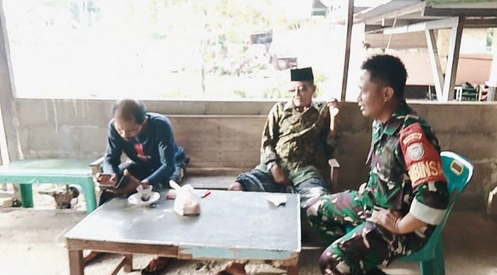 Dari Lhok Glumpang, Babinsa Setia Bakti Bangun Komunikasi untuk Menjaga Kondusivitas Wilayah