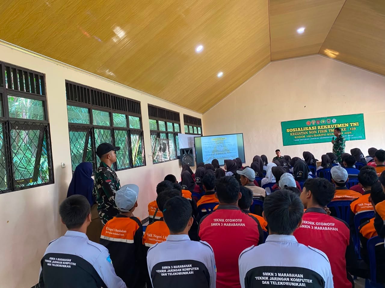 65 Siswa SMK Marabahan Terima Sosialisasi Rekrutmen TNI AD oleh Tim Penyuluh