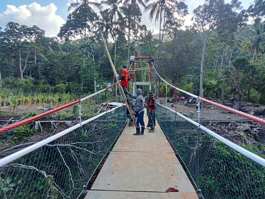 Prasasti Lengkapi Pengerjaan Jembatan Gantung Pattuku-Lemo