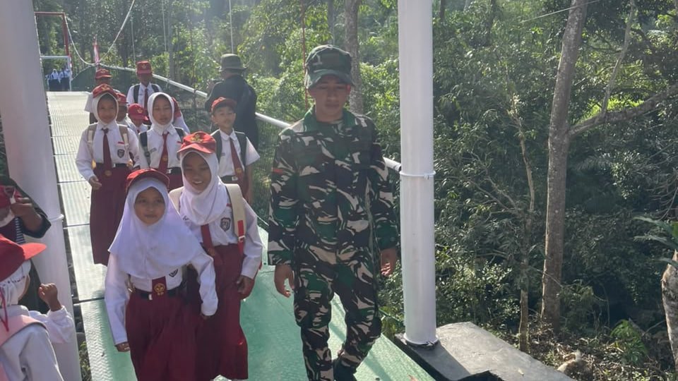 Masyarakat Terbantu, Jembatan Gantung di Bone Rampung Dibangun